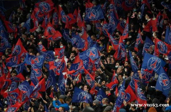 法媒：巴黎女球迷投诉巴萨主场安保人员搜身骚扰，触碰敏感部位