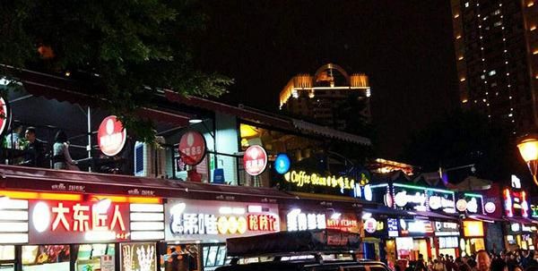 重庆必去的美食街，重庆本地人吃的小吃街在哪