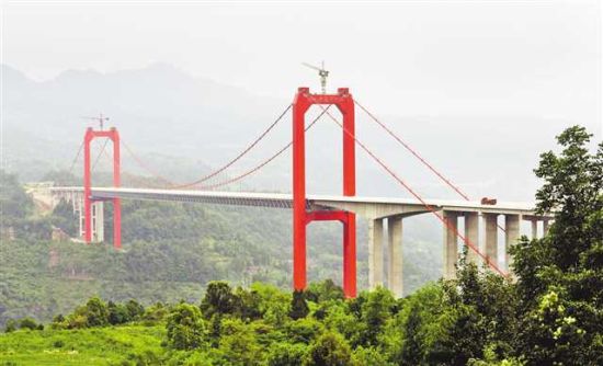 六月二十九日，江习高速建成通车。图为重庆第一高桥——笋溪河大桥。 记者 罗斌 摄